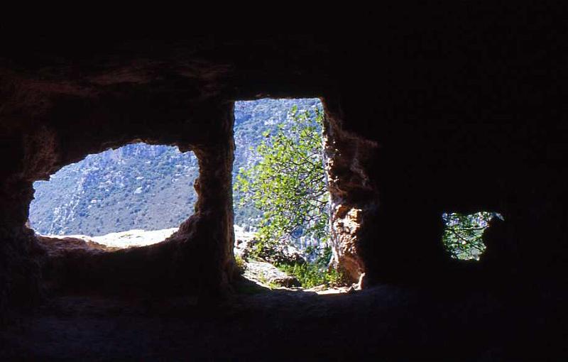 111-Pantalica,necropoli,23 aprile 2000.jpg